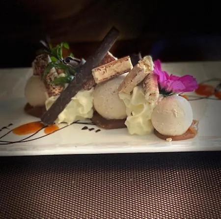 Отель Le Des Moines Condat (Cantal)