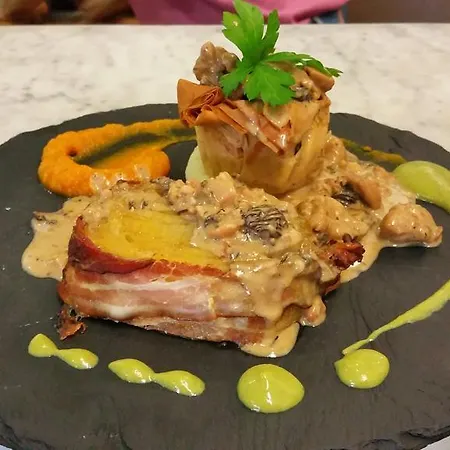 Отель Le Des Moines Condat (Cantal)